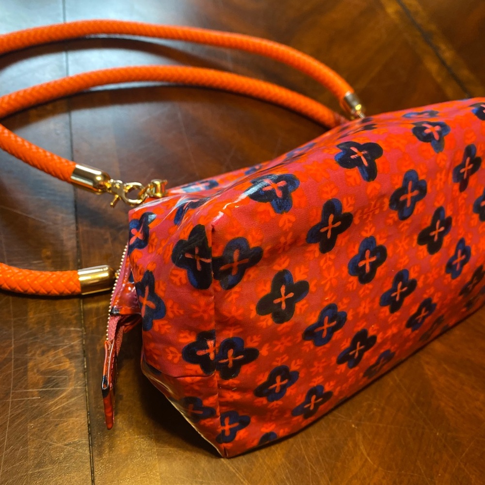 Tory Burch Red-Orange Floral Crossbody Wristlet with Navy Accents - Picture 7 of 16